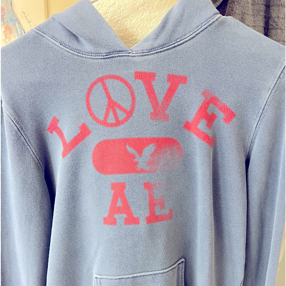 American Eagle sweat shirt with faded look. Super soft and comfortable